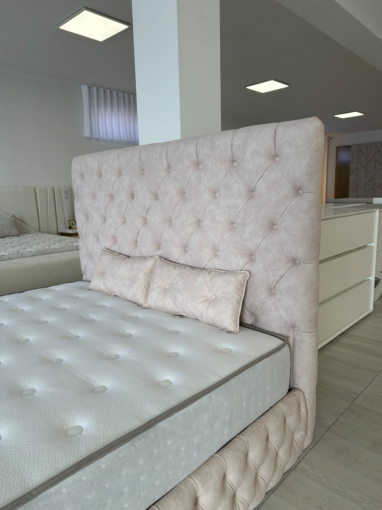 Cama Capitoné Verdadeiro - Image 3